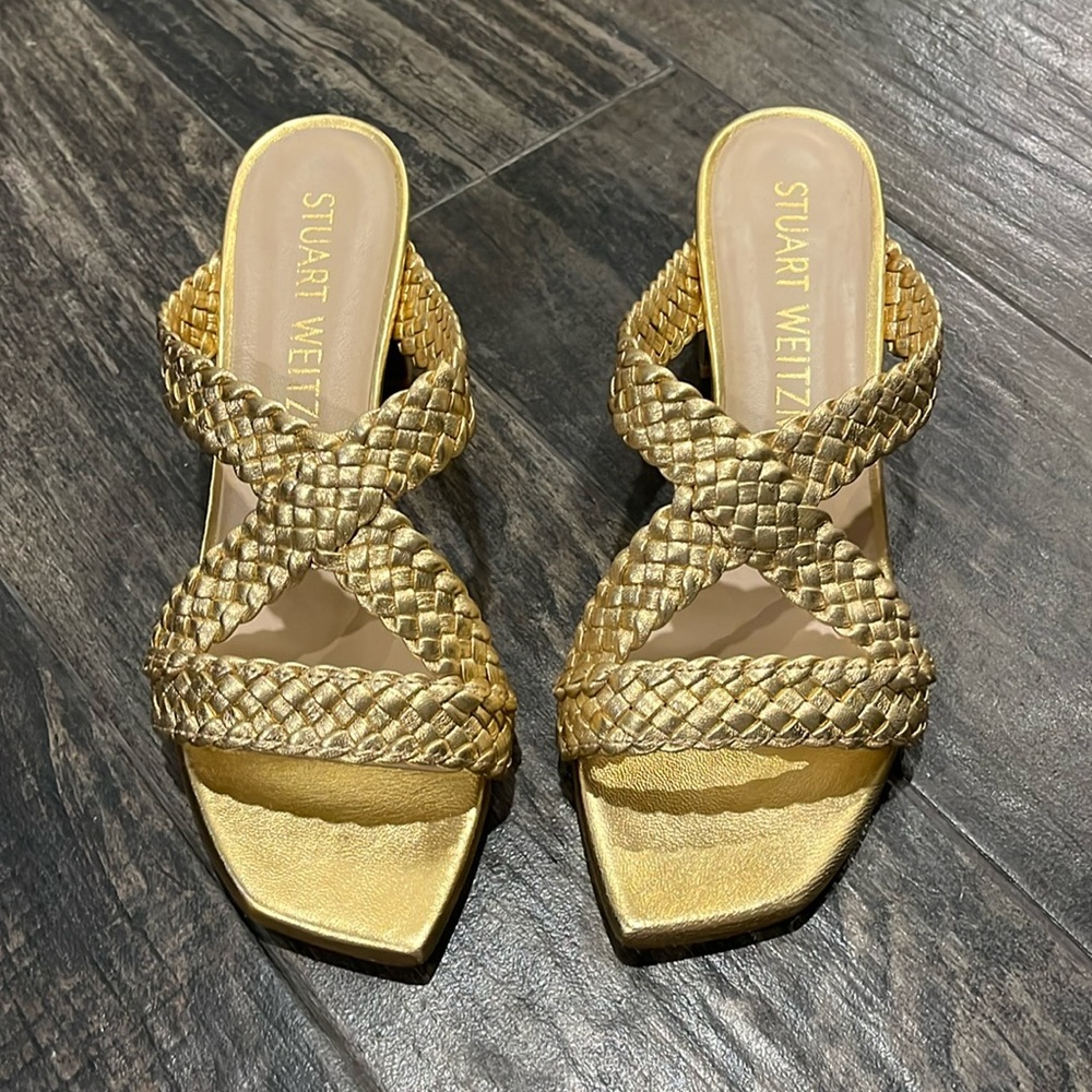 NWOT Gold Stuart Weitzman Sandals (7.5)
